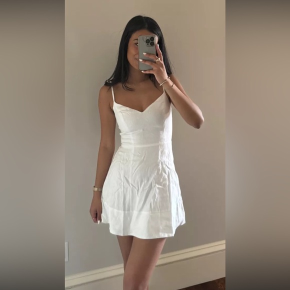 ReformationWhite Holt Linen Dress .New with all tags. Size 8.Original packaging - Picture 11 of 14